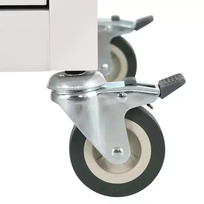 54,3 pouces chariot d'îlot de cuisine avec dessus en bois massif, roulettes verrouillables, armoire à 4 portes, deux tiroirs, étagère à épices et porte-serviettes, blanc