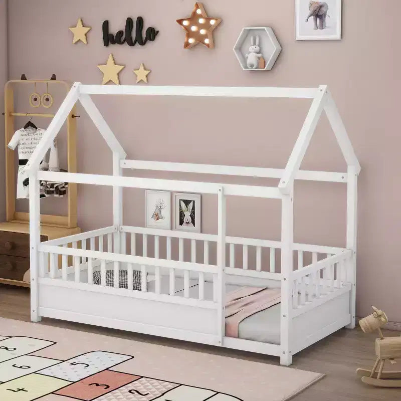Lit au sol pour tout-petit grandeur nature avec cadre de toit en forme de maison et clôture, lit Montessori moderne avec barrières de sécurité pour chambre à coucher