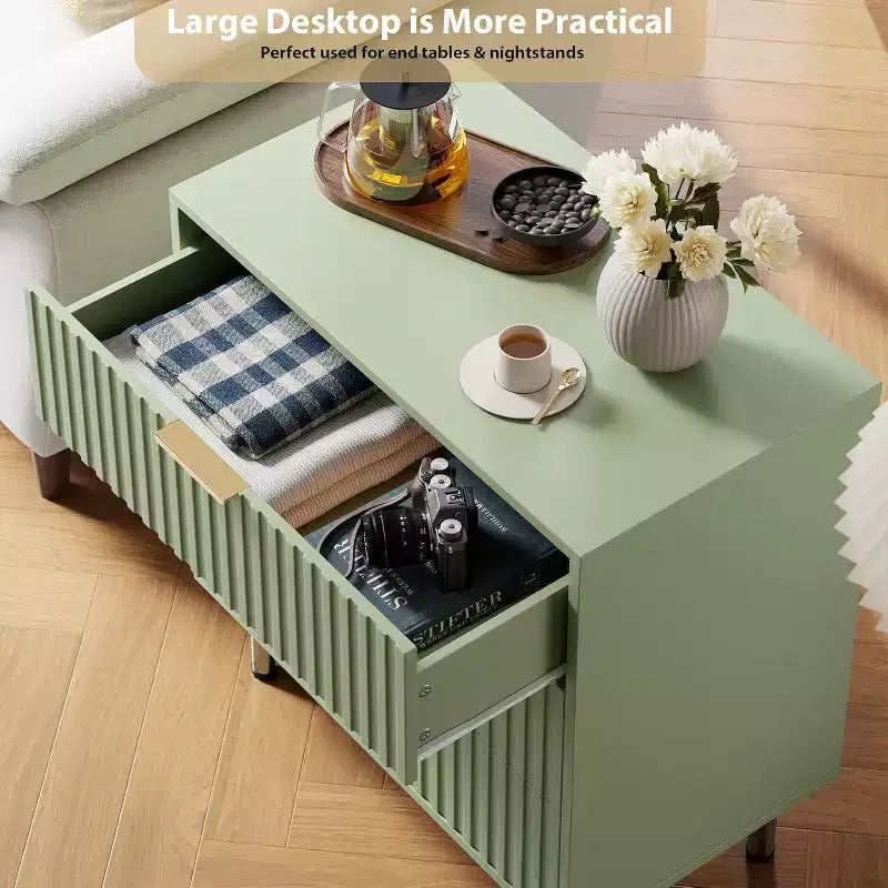 Commode à 3 tiroirs, table de chevet moderne cannelée avec tiroirs profonds et pieds dorés, petit organiseur de table d'appoint pour chambre ou salon