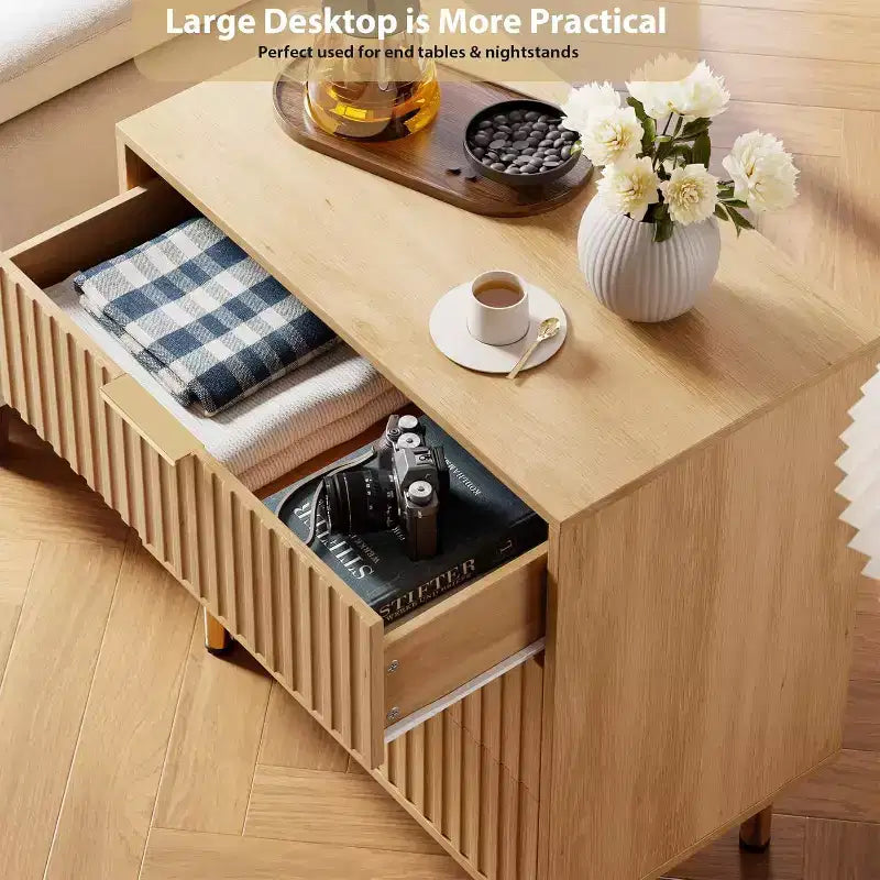 Commode à 3 tiroirs, table de chevet moderne cannelée avec tiroirs profonds et pieds dorés, petit organiseur de table d'appoint pour chambre ou salon